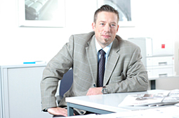Peer Vollbehr an seinem Arbeitsplatz